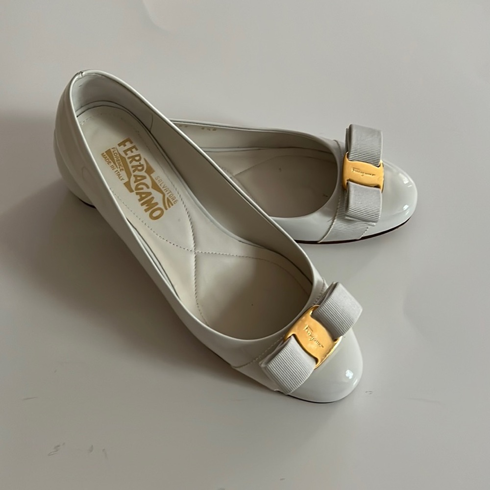 Salvatore Ferragamo Verona leather flat white 6.5B